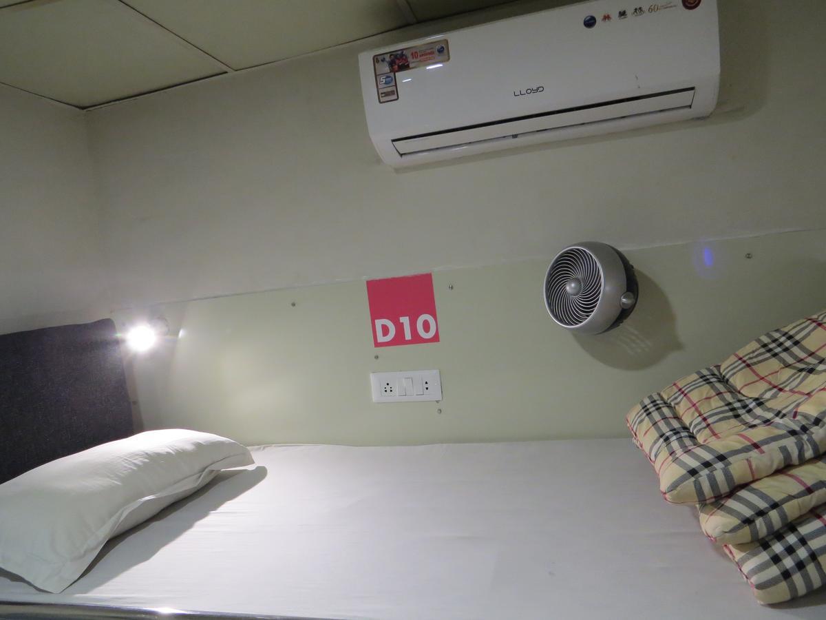 Cama en habitación femenina compartida de 4 camas